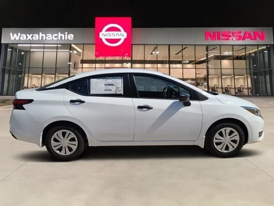 2025 Nissan Versa 1.6 S photo 1