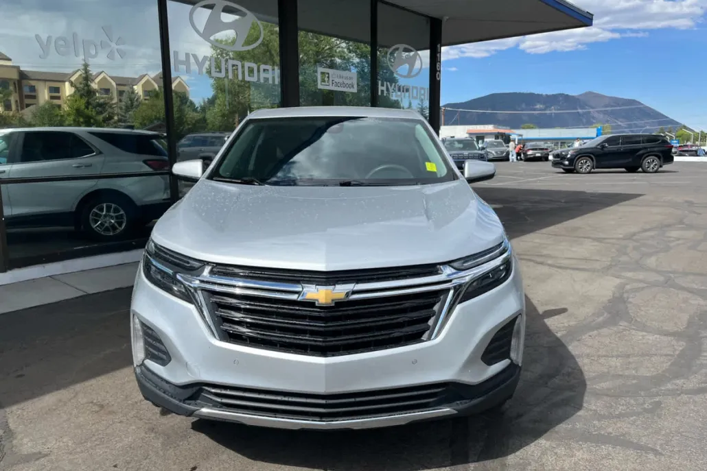 2022 Chevrolet Equinox LT photo 1
