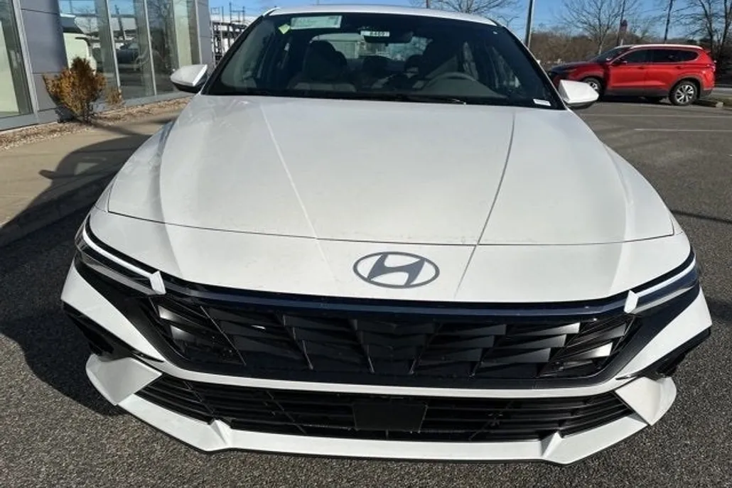2025 Hyundai Elantra SEL Convenience photo 1
