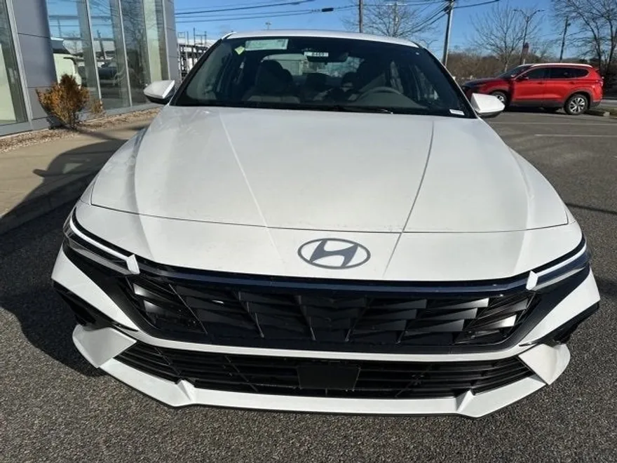 2025 Hyundai Elantra SEL Convenience photo 1