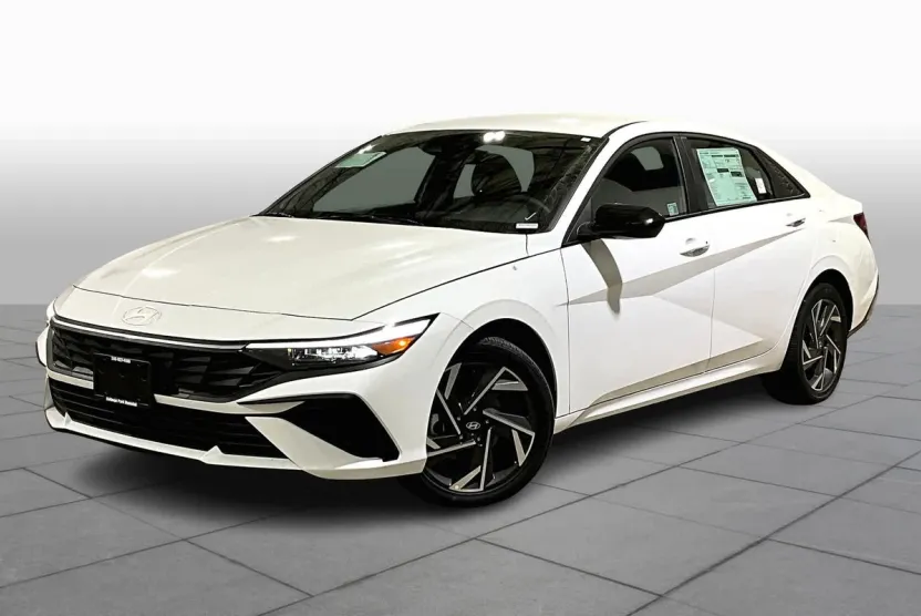2025 Hyundai Elantra SEL Sport photo 1
