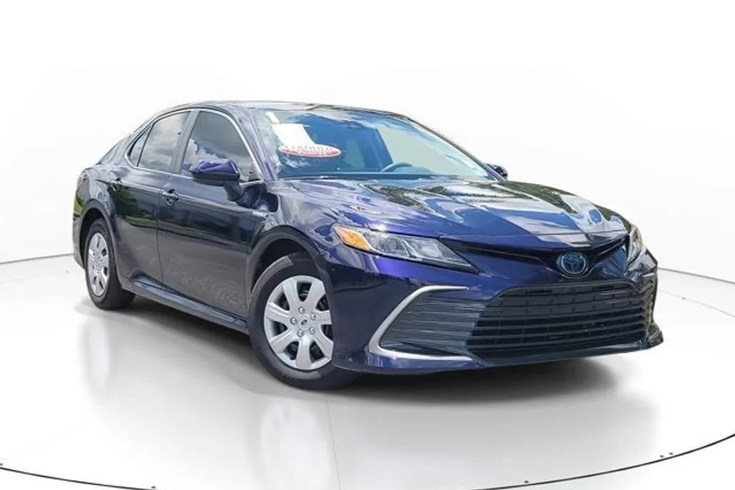 2021 Toyota Camry Hybrid LE photo 1