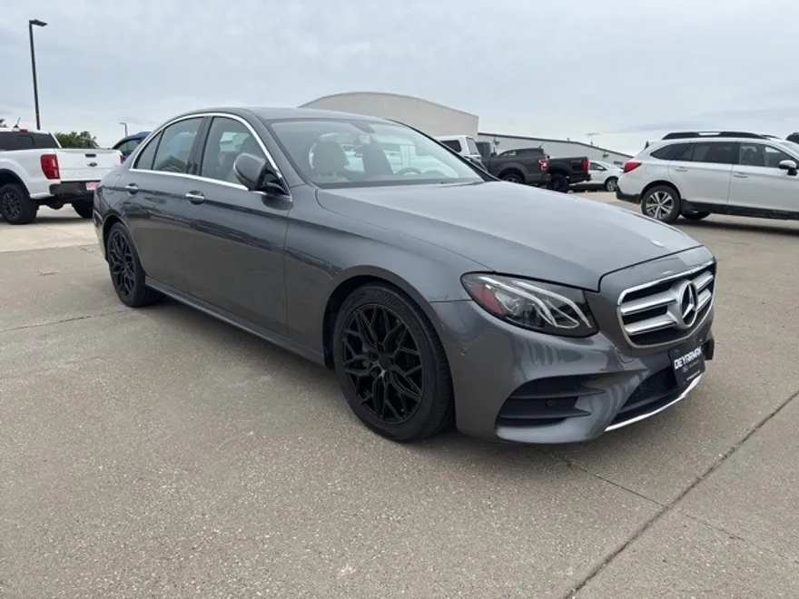 2017 Mercedes Benz E 300 4MATIC photo 1