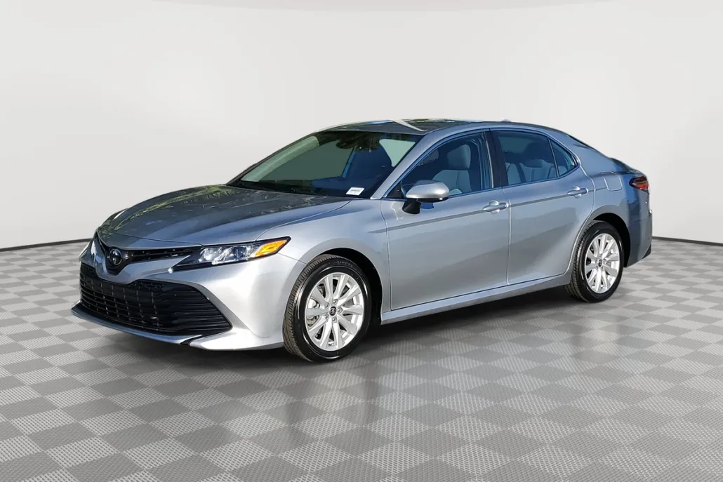 2020 Toyota Camry LE photo 1