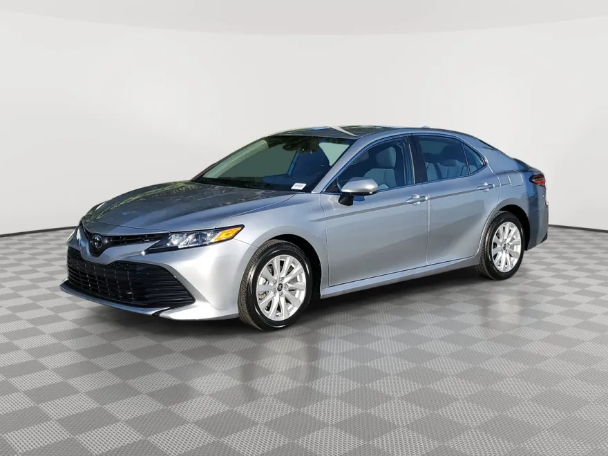 2020 Toyota Camry LE photo 1