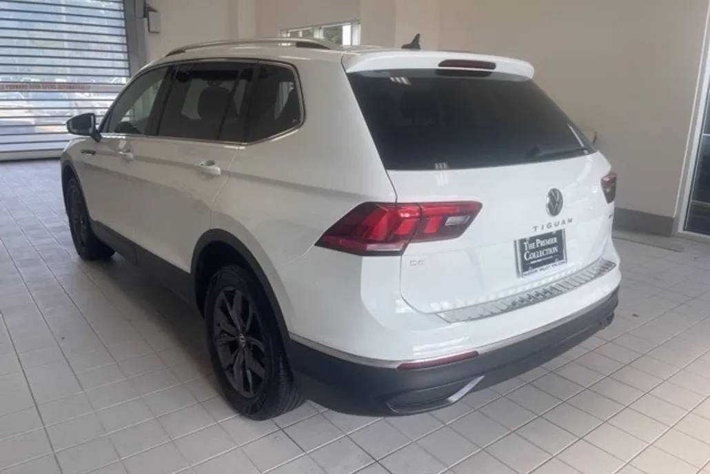2022 Volkswagen Tiguan SE photo 1