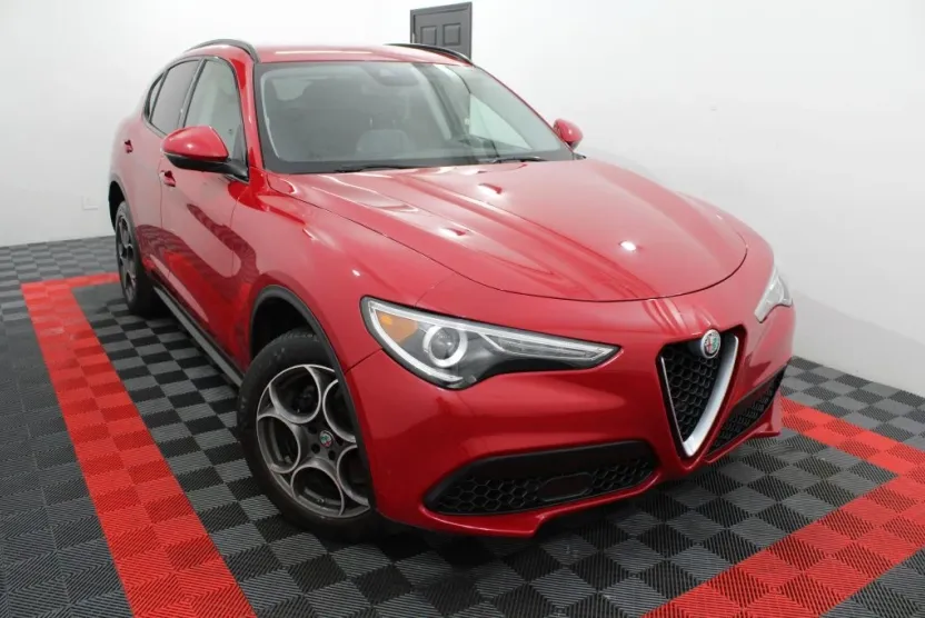 2018 Alfa Romeo Stelvio Sport photo 1