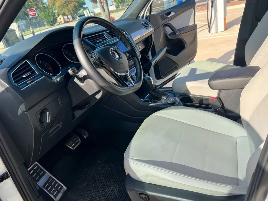 2020 Volkswagen Tiguan SE R-Line Black photo 1