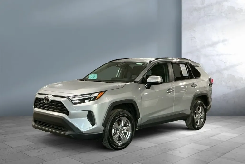 2024 Toyota RAV4 XLE photo 1