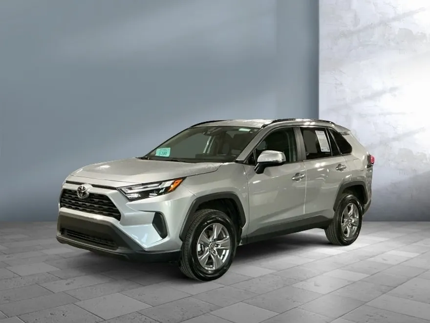 2024 Toyota RAV4 XLE photo 1