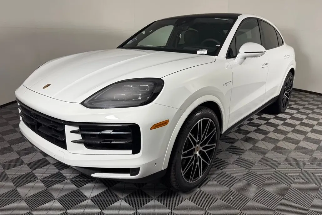 2025 Porsche Cayenne Hybrid Coupe photo 1