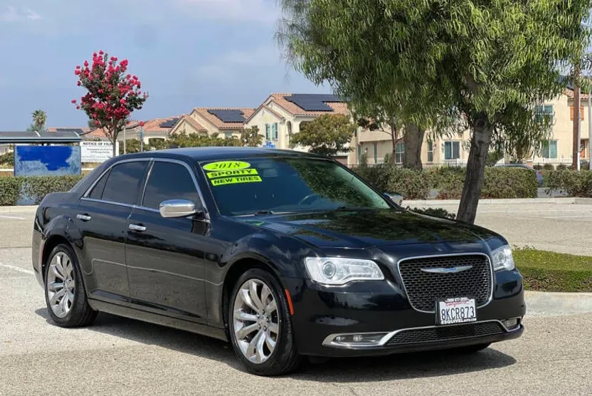 2018 Chrysler 300 Limited photo 1