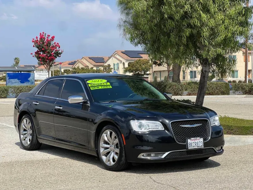 2018 Chrysler 300 Limited photo 1