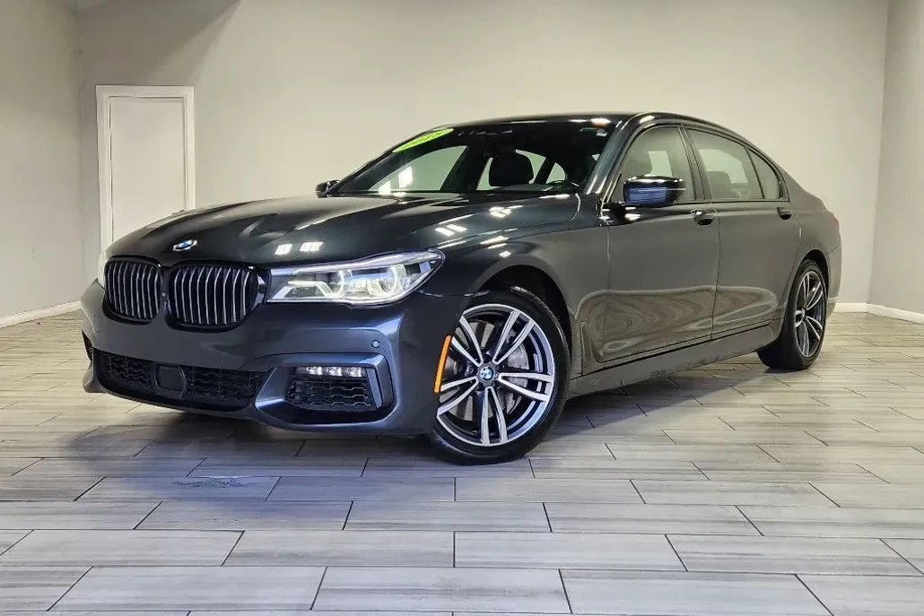 2019 Bmw 750i / B7 xDrive Sedan photo 1