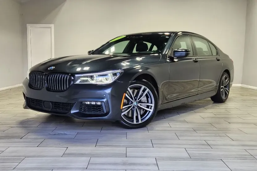 2019 Bmw 750i / B7 xDrive Sedan photo 1