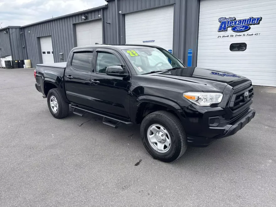 2023 Toyota Tacoma SR V6 4x4 photo 1