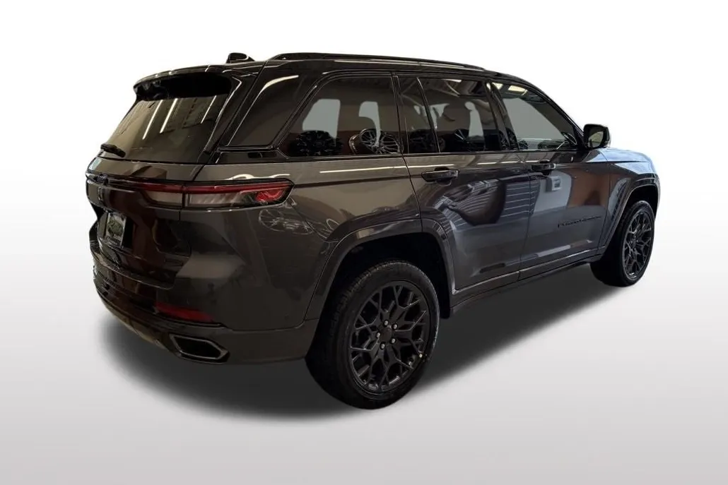 2025 Jeep Grand Cherokee Summit photo 1