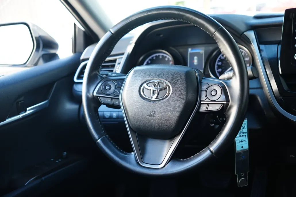 2021 Toyota Camry SE photo 1