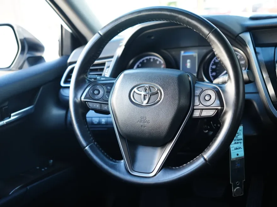 2021 Toyota Camry SE photo 1
