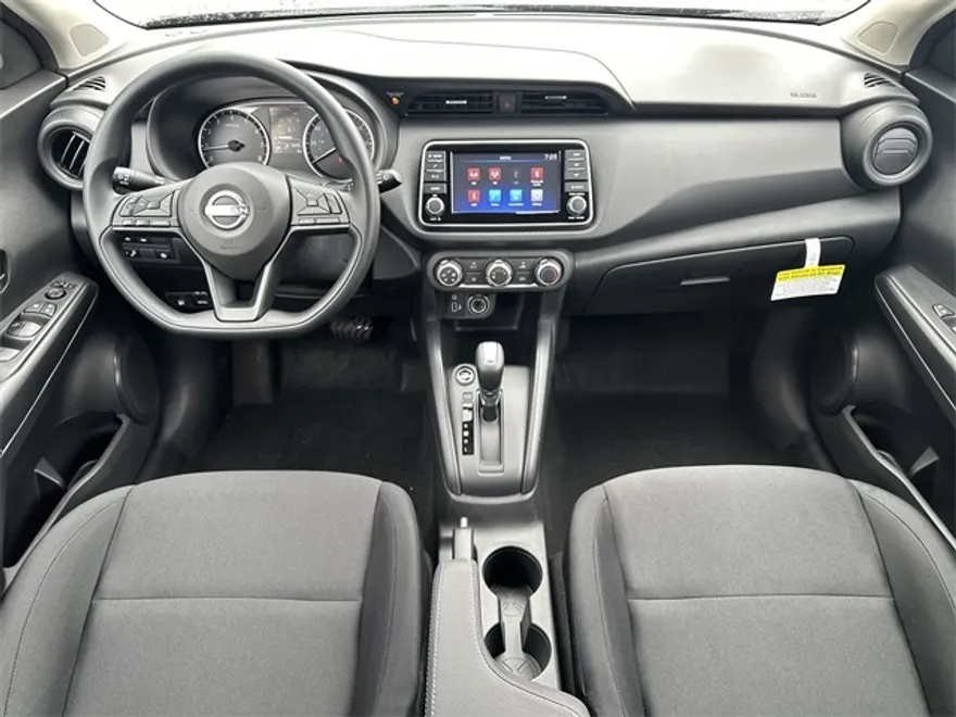 2025 Nissan Kicks Play S photo 1