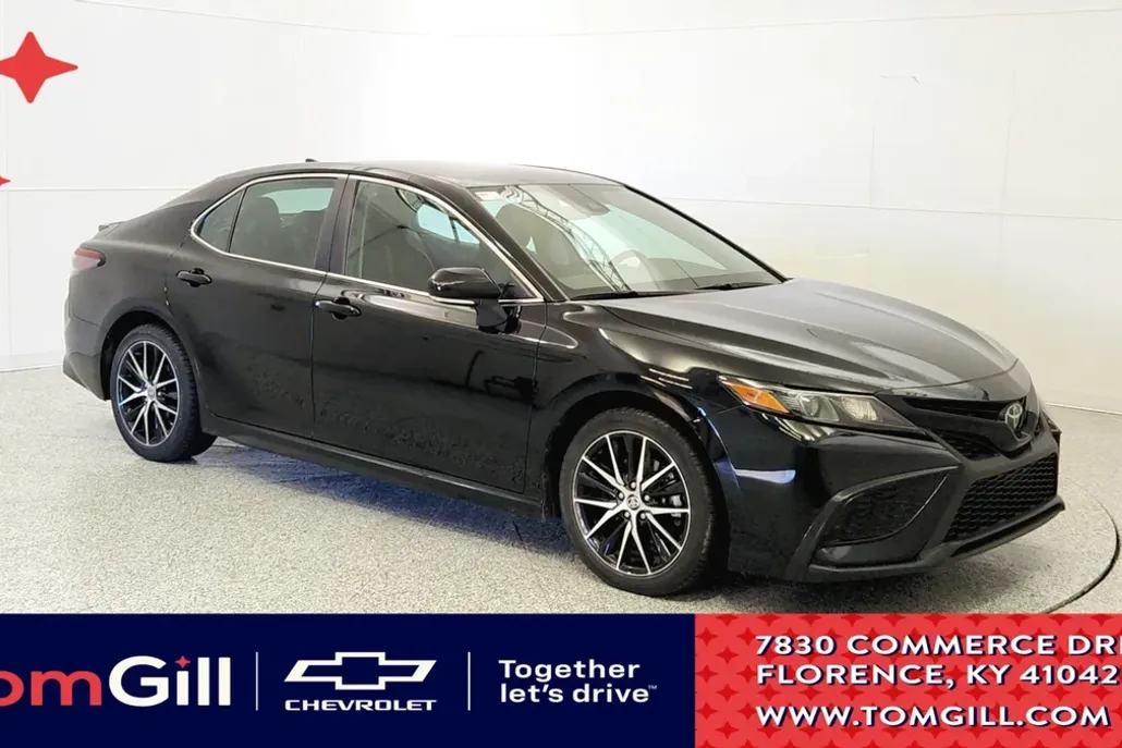 2023 Toyota Camry SE photo 1