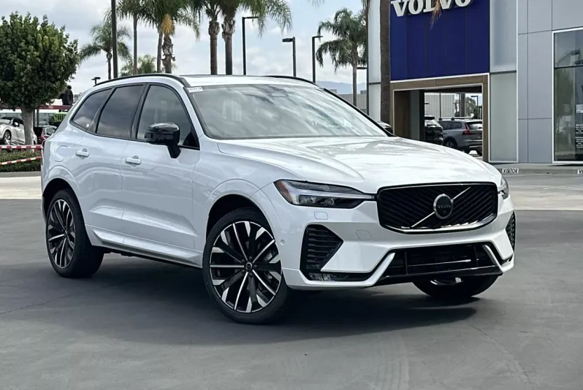 2026 Volvo XC60 B5 photo 1