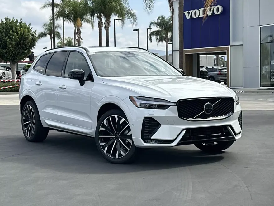 2026 Volvo XC60 B5 photo 1