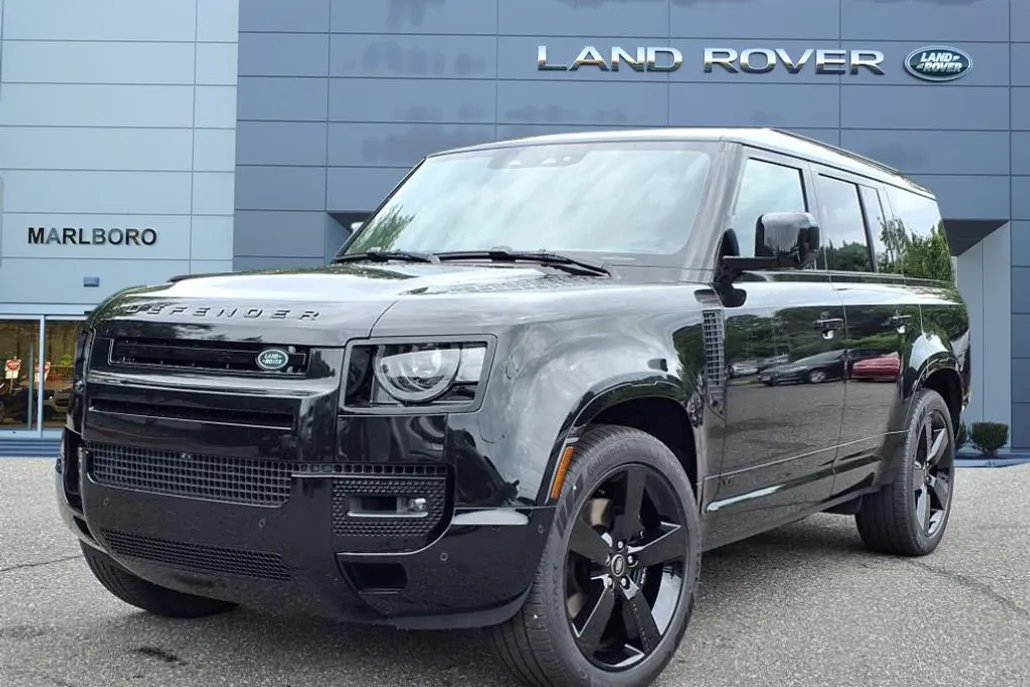 2025 Land Rover Defender 130 V8 photo 1