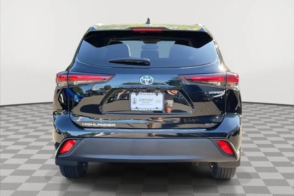 2024 Toyota Highlander Hybrid XLE photo 1