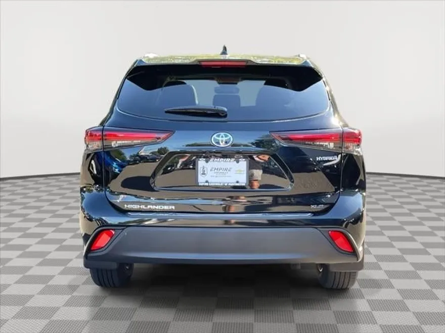 2024 Toyota Highlander Hybrid XLE photo 1