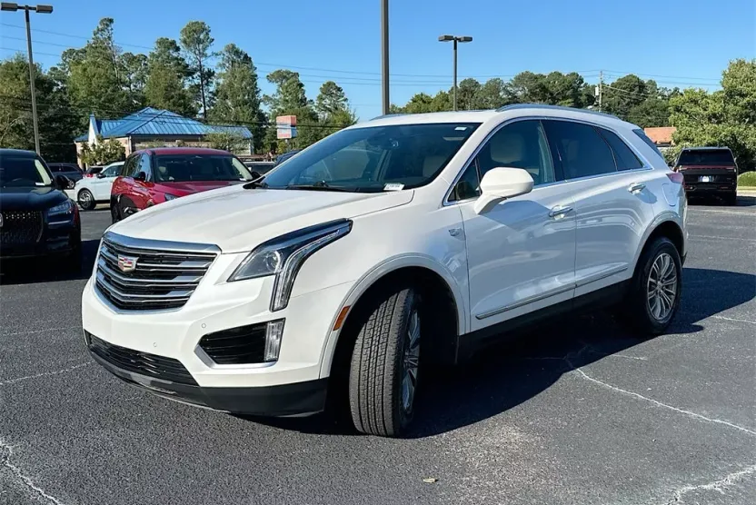 2017 Cadillac XT5 Luxury photo 1
