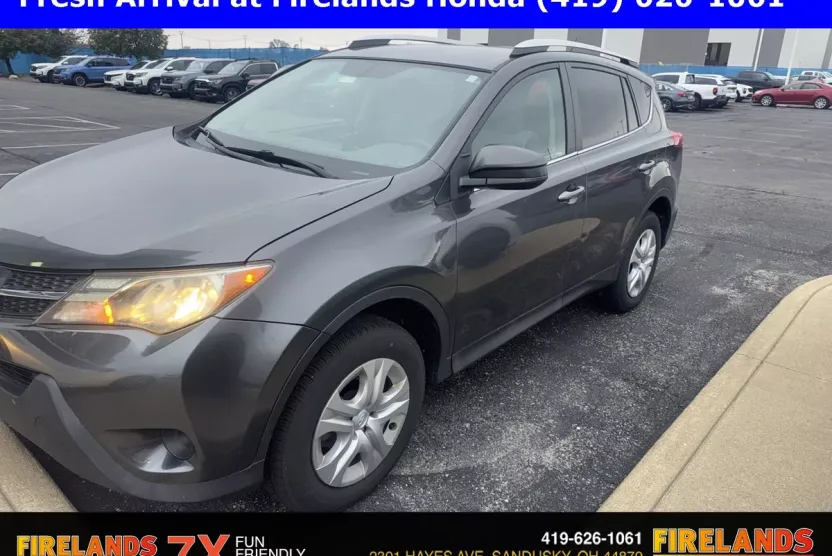 2015 Toyota RAV4 LE photo 1