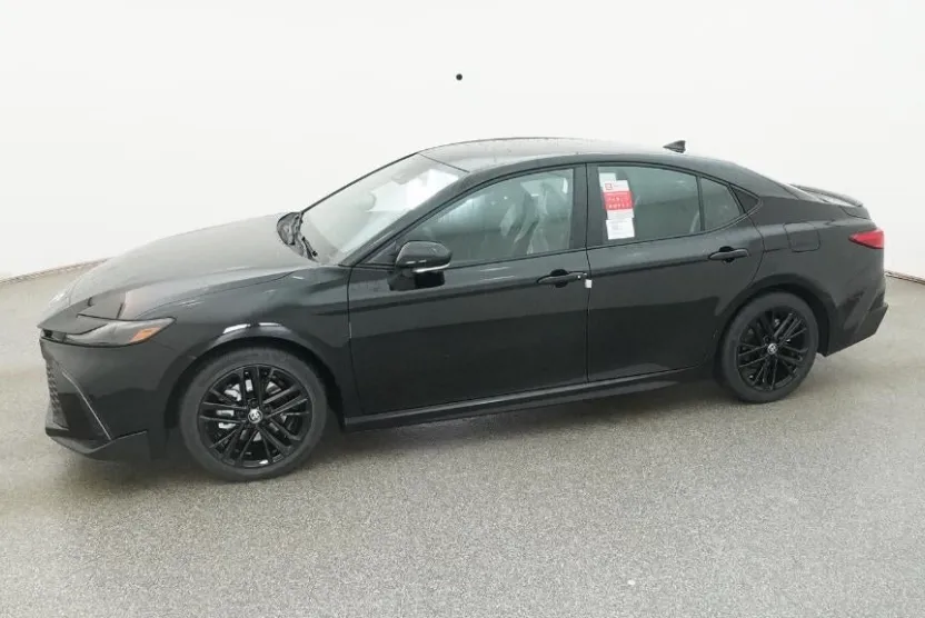 2026 Toyota Camry SE photo 1