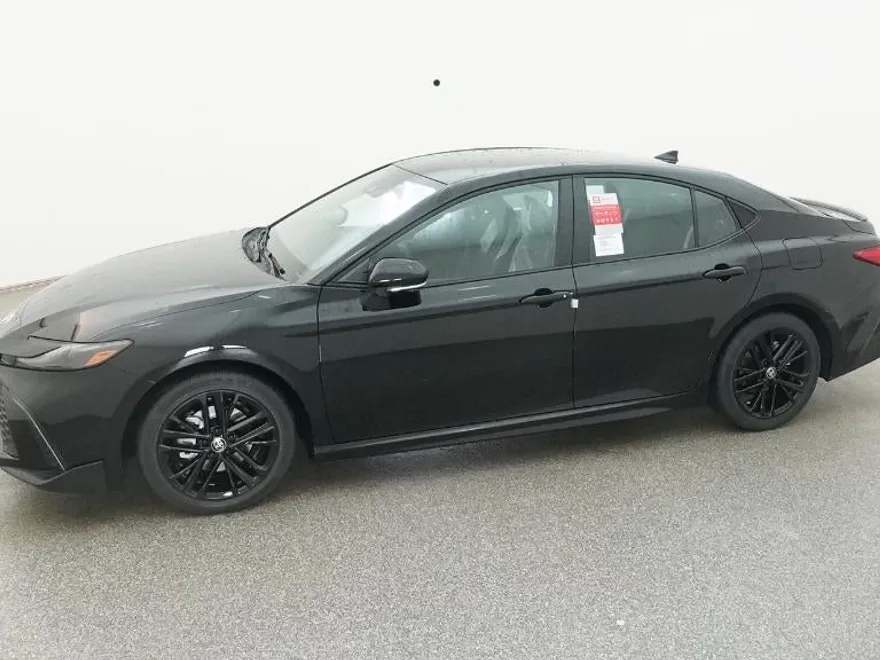 2026 Toyota Camry SE photo 1