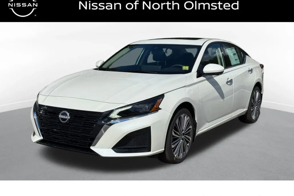 2025 Nissan Altima SL photo 1