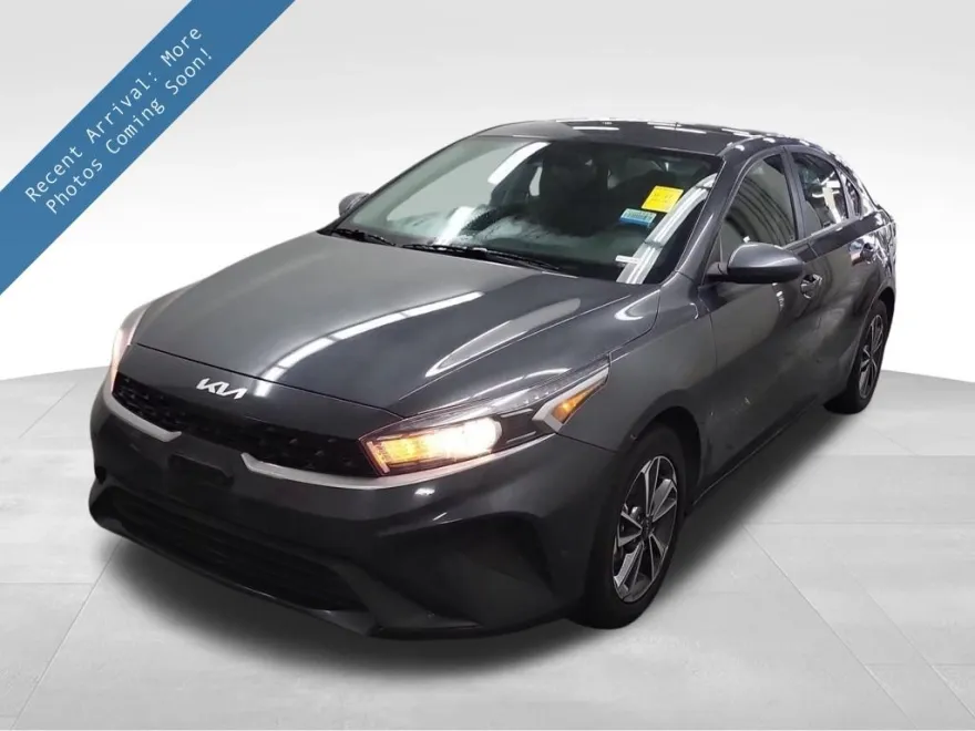 2024 Kia Forte LXS photo 1