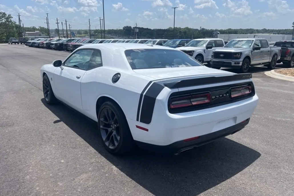 2023 Dodge Challenger R/T Scat Pack photo 1