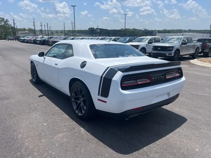 2023 Dodge Challenger R/T Scat Pack photo 1