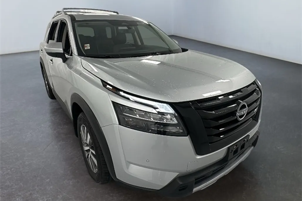 2025 Nissan Pathfinder SL photo 1