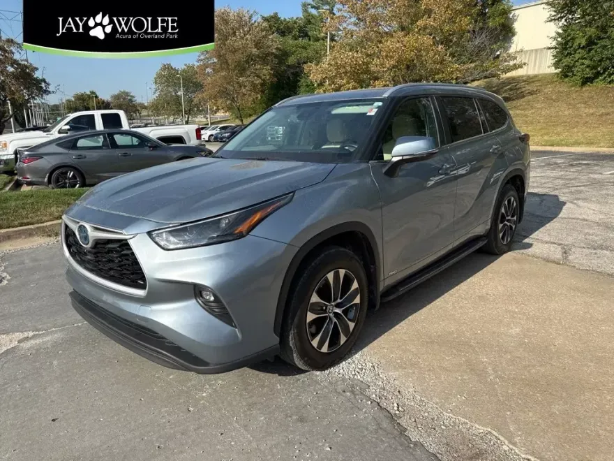 2024 Toyota Highlander Hybrid XLE photo 1