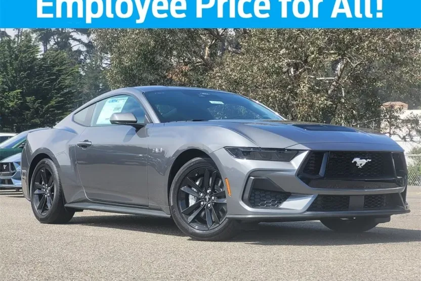 2025 Ford Mustang GT photo 1