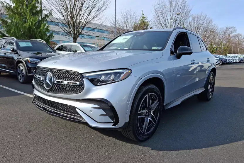 2025 Mercedes Benz GLC 300 4MATIC photo 1
