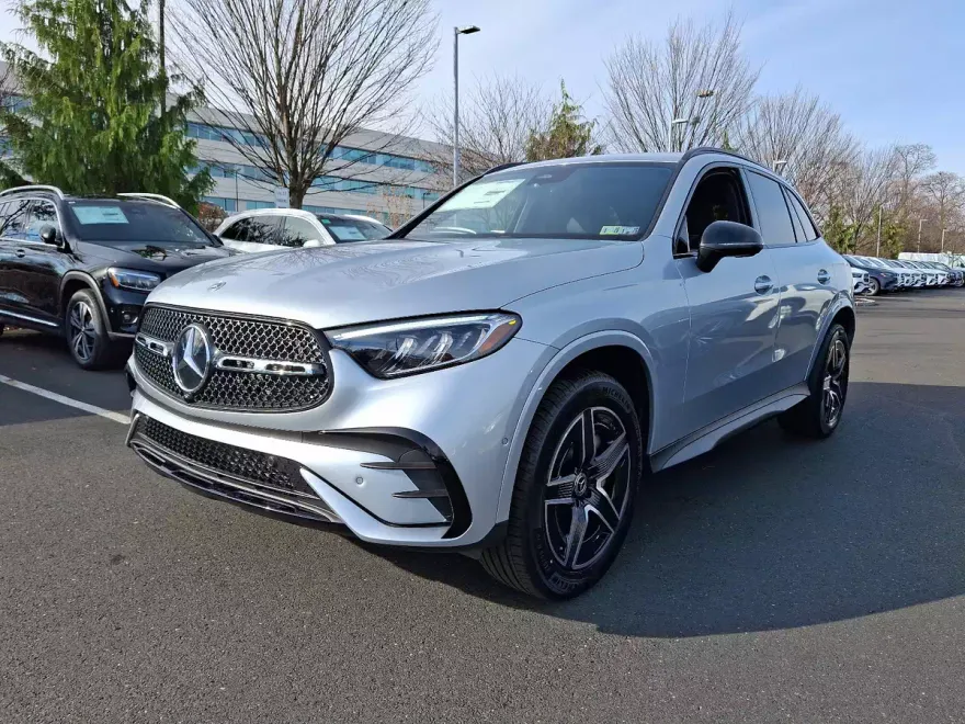 2025 Mercedes Benz GLC 300 4MATIC photo 1