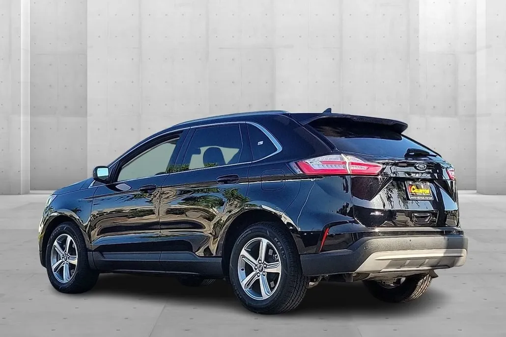 2021 Ford Edge SEL photo 1