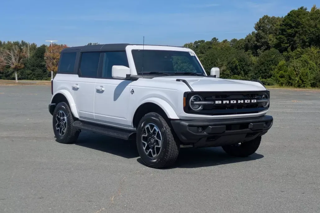 2025 Ford Bronco Outer Banks photo 1