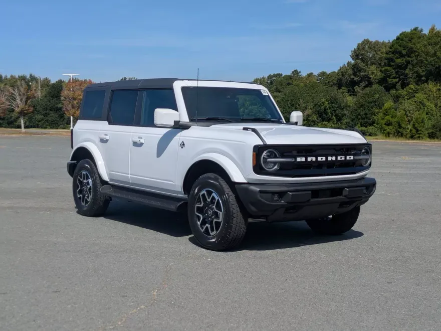 2025 Ford Bronco Outer Banks photo 1