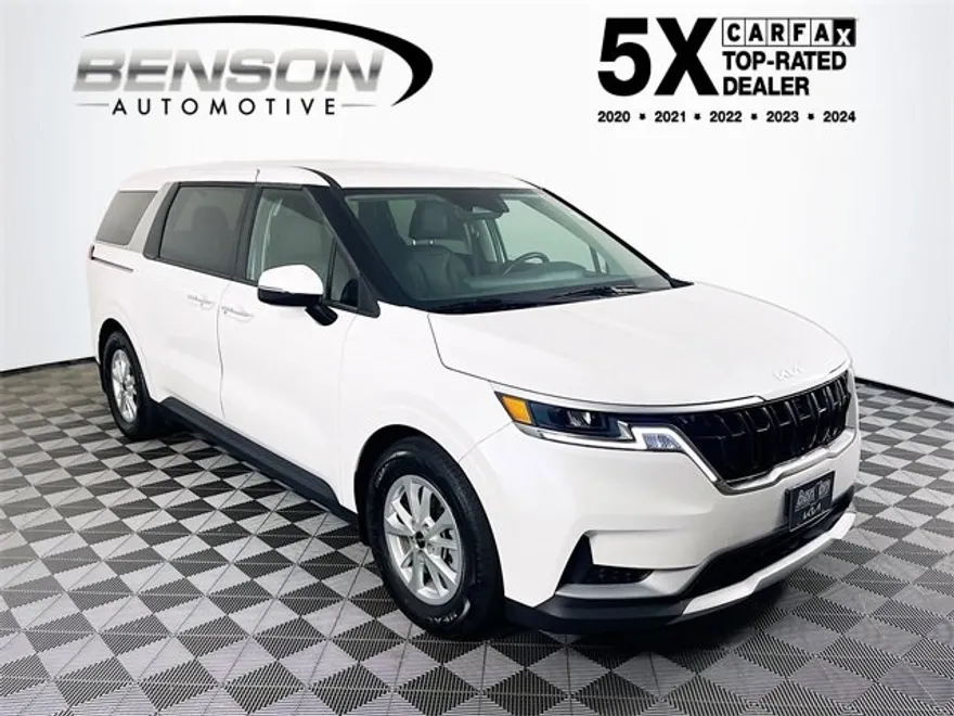 2024 Kia Carnival LX photo 1