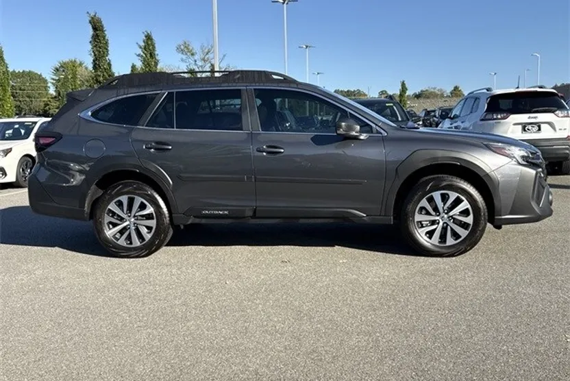 2025 Subaru Outback 2.5i photo 1