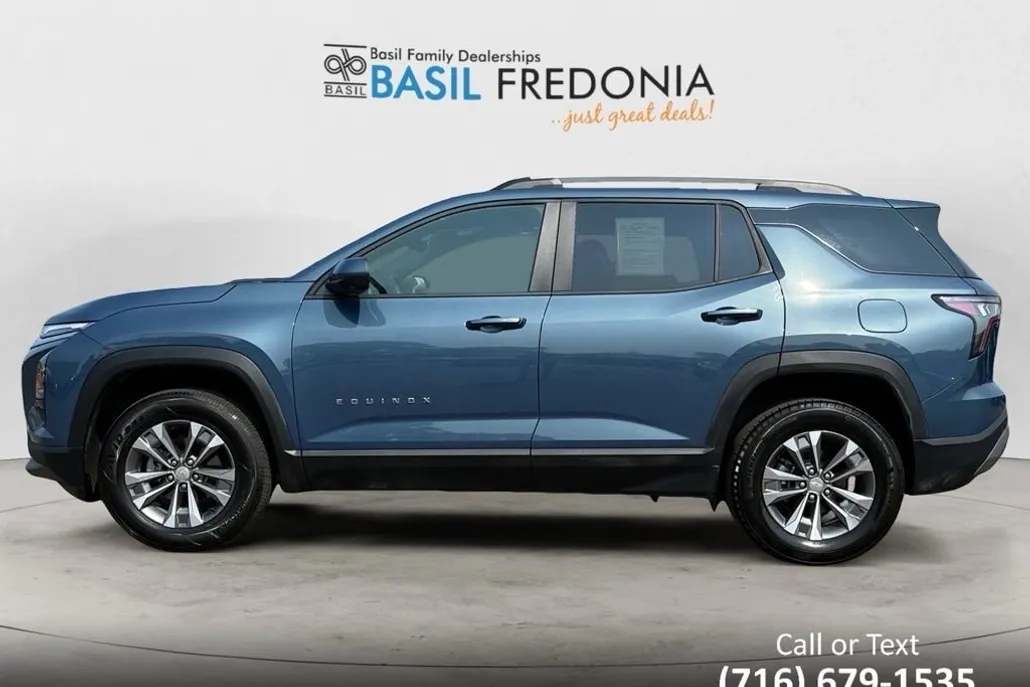 2025 Chevrolet Equinox LT photo 1