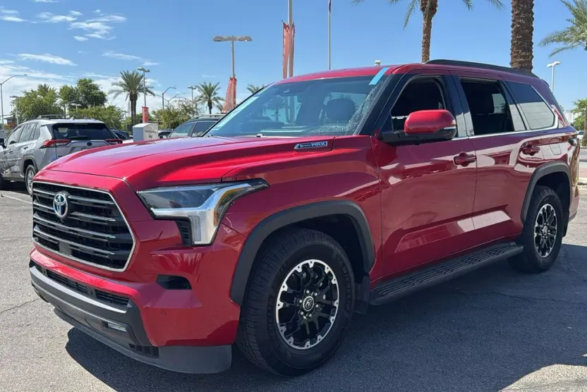2023 Toyota Sequoia SR5 photo 1